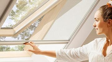 Insektenschutzrollo mit silbernen Schienen ZIL