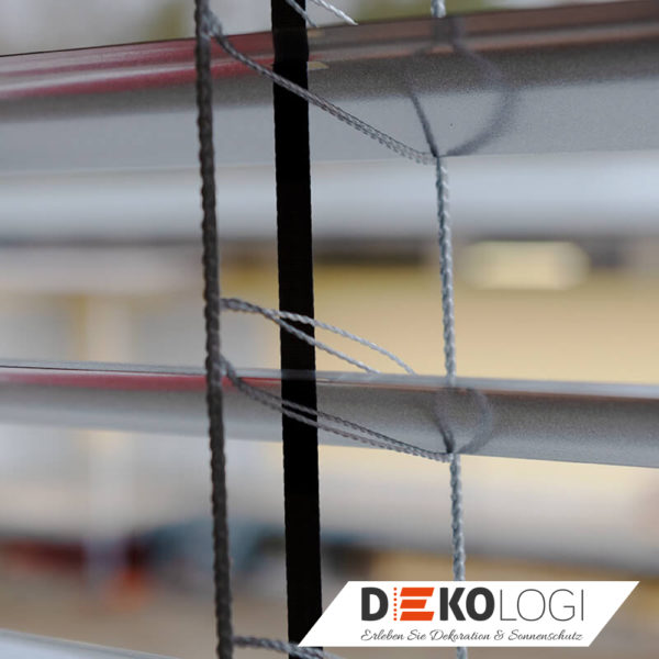 Außen Jalousie Fäden zwischen Lamellen