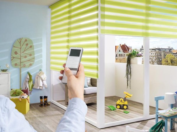 Elektrisches Rollo im Smart Home per Smartphone steuern