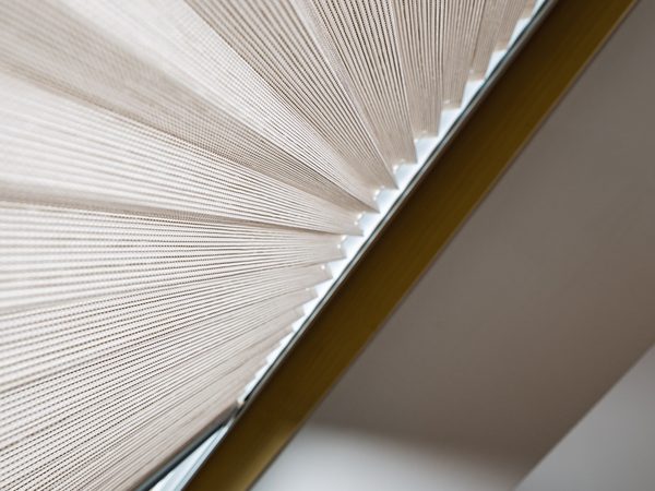 Fakro Faltstore APS am Dachfenster