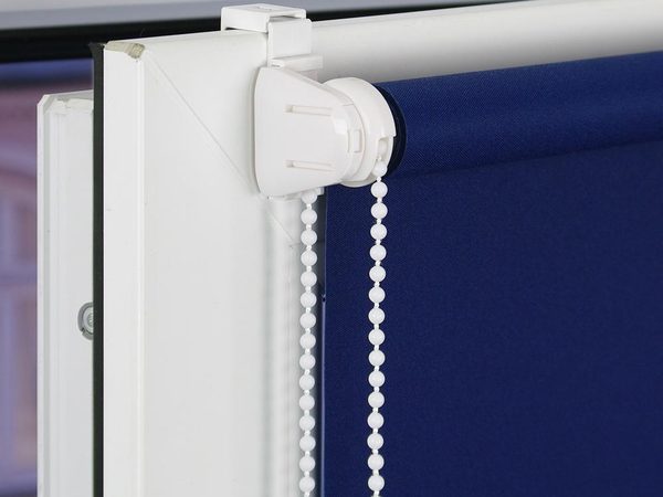 Klemmträger des Klemmfix-Rollos am Fensterflügel