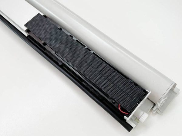 Solarmodul an der Kassette des Solar-Rollos