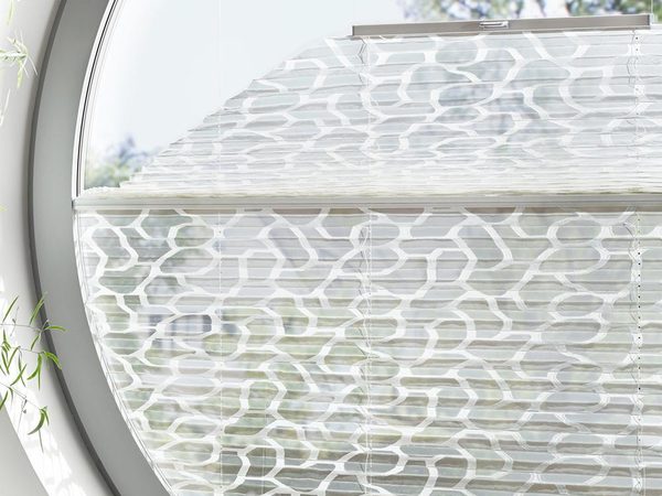 Plissee in Sonderform an einem Rundfenster