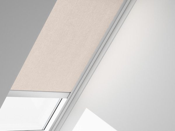 VELUX Elektro-Sichtschutzrollo RML am Dachfenster