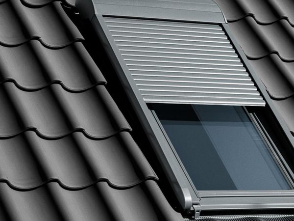 VELUX Elektro-Rollladen SML am Dachfenster