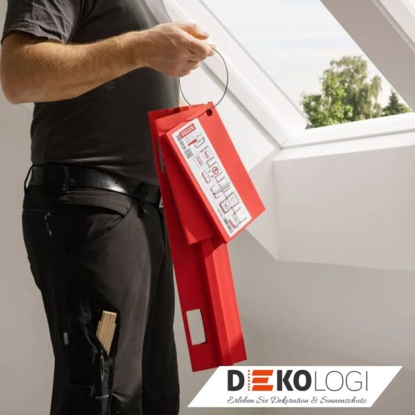 VELUX Protect-Tool ZZZ 258 – roter Schutz für den Blendrahmen beim Ein- und Aushängen des Flügels (Ansicht 3)