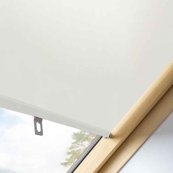 Fakro Sichtschutzrollo ARS mit Haltekralle am Fensterflügel